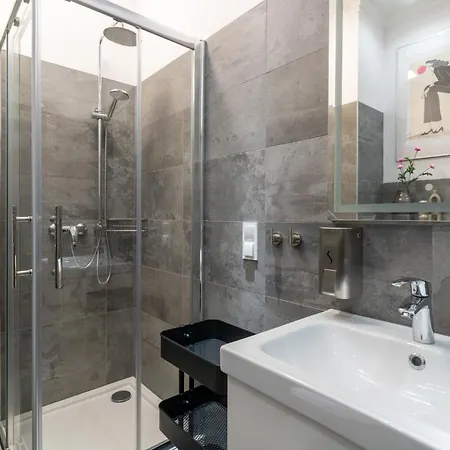 By Bookinghost Apartment *