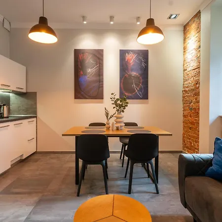 By Bookinghost גליביצ'ה