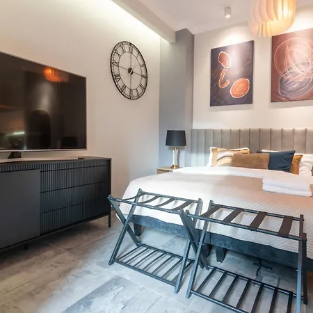 Apartment By Bookinghost